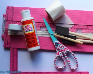 It's Summer Memo Board! A great project to display all your favorite pictures from your summer vacation! www.craftyjbird.com IG:@craftyjbird