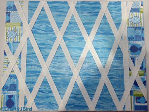 It's Summer Memo Board! A great project to display all your favorite pictures from your summer vacation! www.craftyjbird.com IG:@craftyjbird