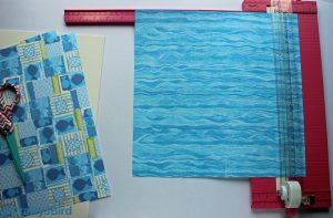 Trim It's Summer Memo Board! A great project to display all your favorite pictures from your summer vacation! www.craftyjbird.com IG:@craftyjbird