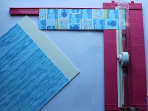 It's Summer Memo Board! A great project to display all your favorite pictures from your summer vacation! www.craftyjbird.com IG:@craftyjbird